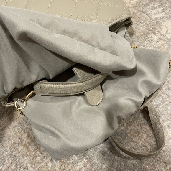 Bebe LYLA Shoulder Bag Taupe Color, Quilted Pattern Great Condition! - Picture 6 of 13